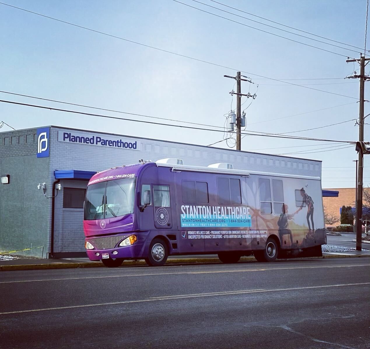 Idaho-based Stanton Healthcare parked its anti-abortion mobile clinic in front of the new Planned Parenthood clinic in Ontario, Oregon, on the same day that the new clinic opened, in response to Idaho’s abortion ban. (Courtesy of Brandi Swindell)