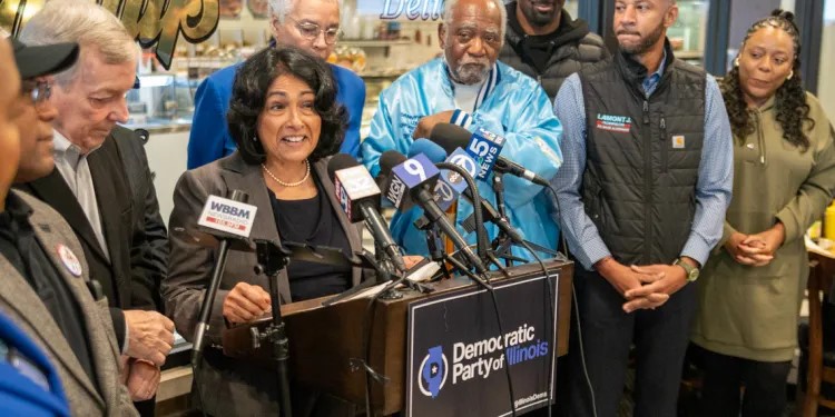 Democratic Party of Illinois Chair Elizabeth “Lisa” Hernandez speaks at an election day news conference. She is joined by other elected Illinois Democrats, including U.S. Sen. Dick Durbin, U.S. Rep. Danny Davis and Cook County Board President Toni Preckwinkle, among others. (Capitol News Illinois photo by Andrew Adams)