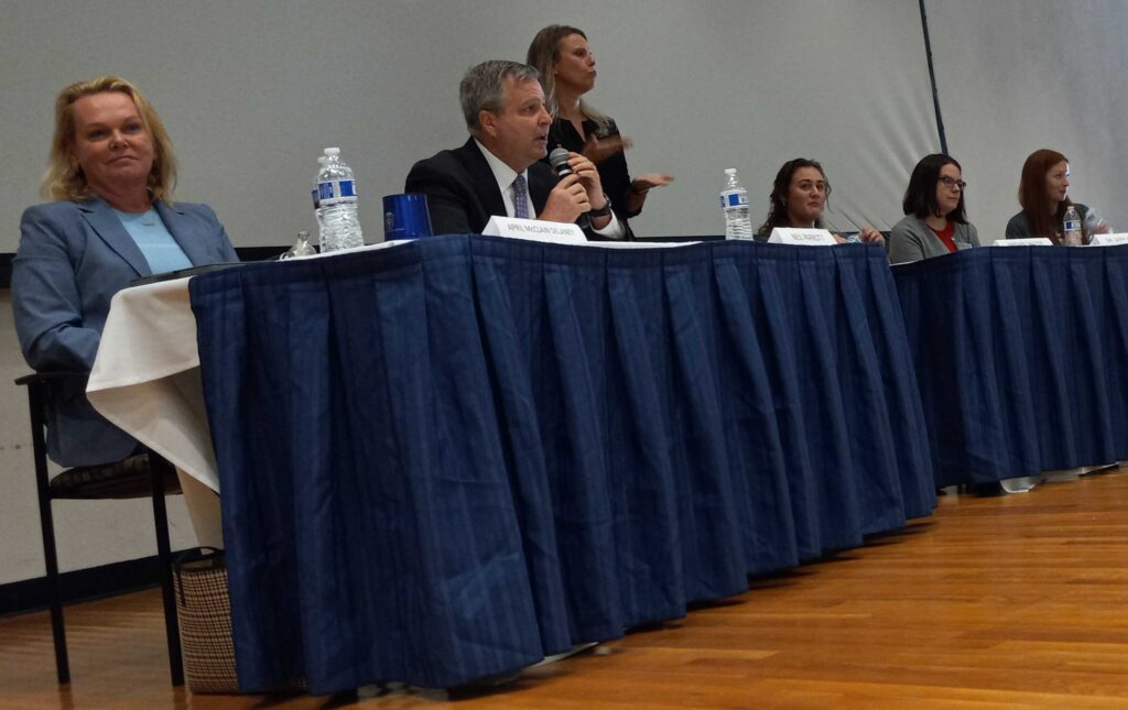 6th District candidate forum erupts in anger 6th District candidate forum erupts in anger