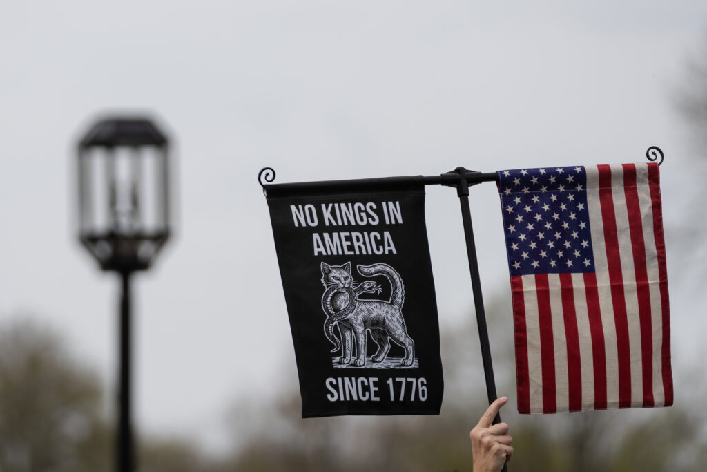 Maryland ‘No Kings’ events take anti-authoritarian message to parks, city halls, highway overpasses Maryland ‘No Kings’ events take anti-authoritarian message to parks, city halls, highway overpasses