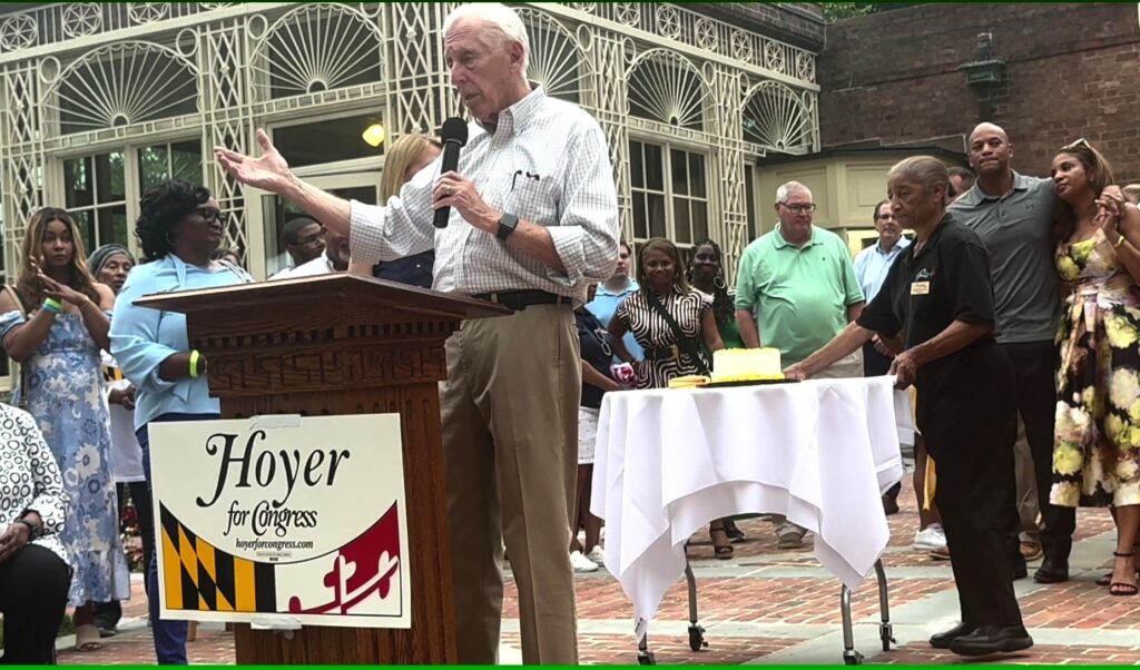 A parade — of speakers — and a hint of rain at annual Hoyer bull roast, but no hints on his plans A parade — of speakers — and a hint of rain at annual Hoyer bull roast, but no hints on his plans