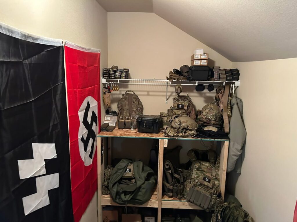 Two veterans accused of robbing WA Army base had Nazi flags, machine gun, prosecutors say Two veterans accused of robbing WA Army base had Nazi flags, machine gun, prosecutors say