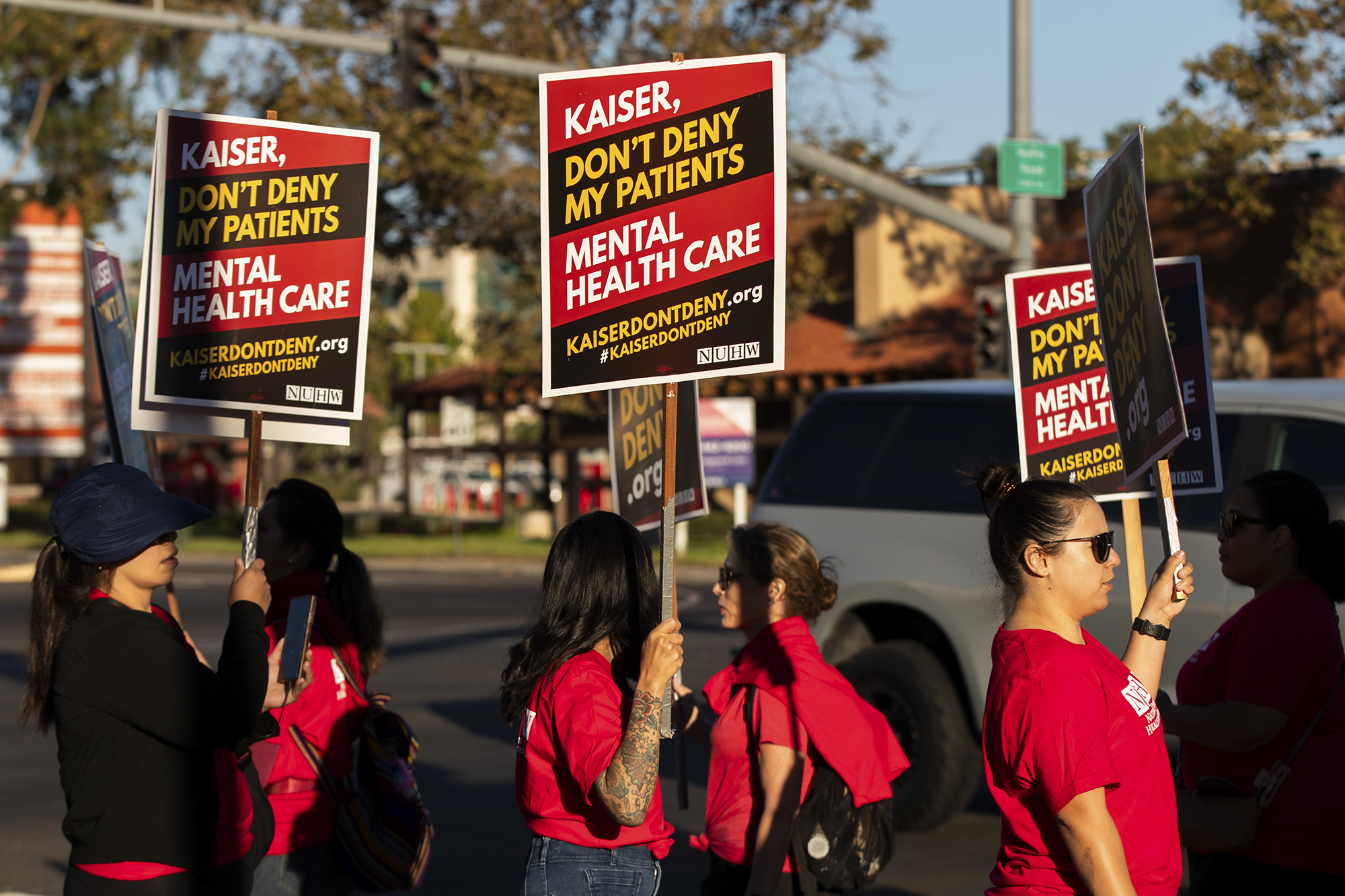 Kaiser Permanente mental health workers begin open-ended strike in ...