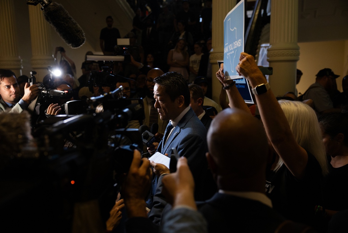 Photos: Texas Democrats return to Austin as redistricting standoff ends ...