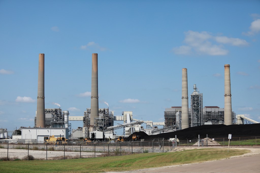 In the West Texas oil patch, companies plan gas power plants to run new data centers