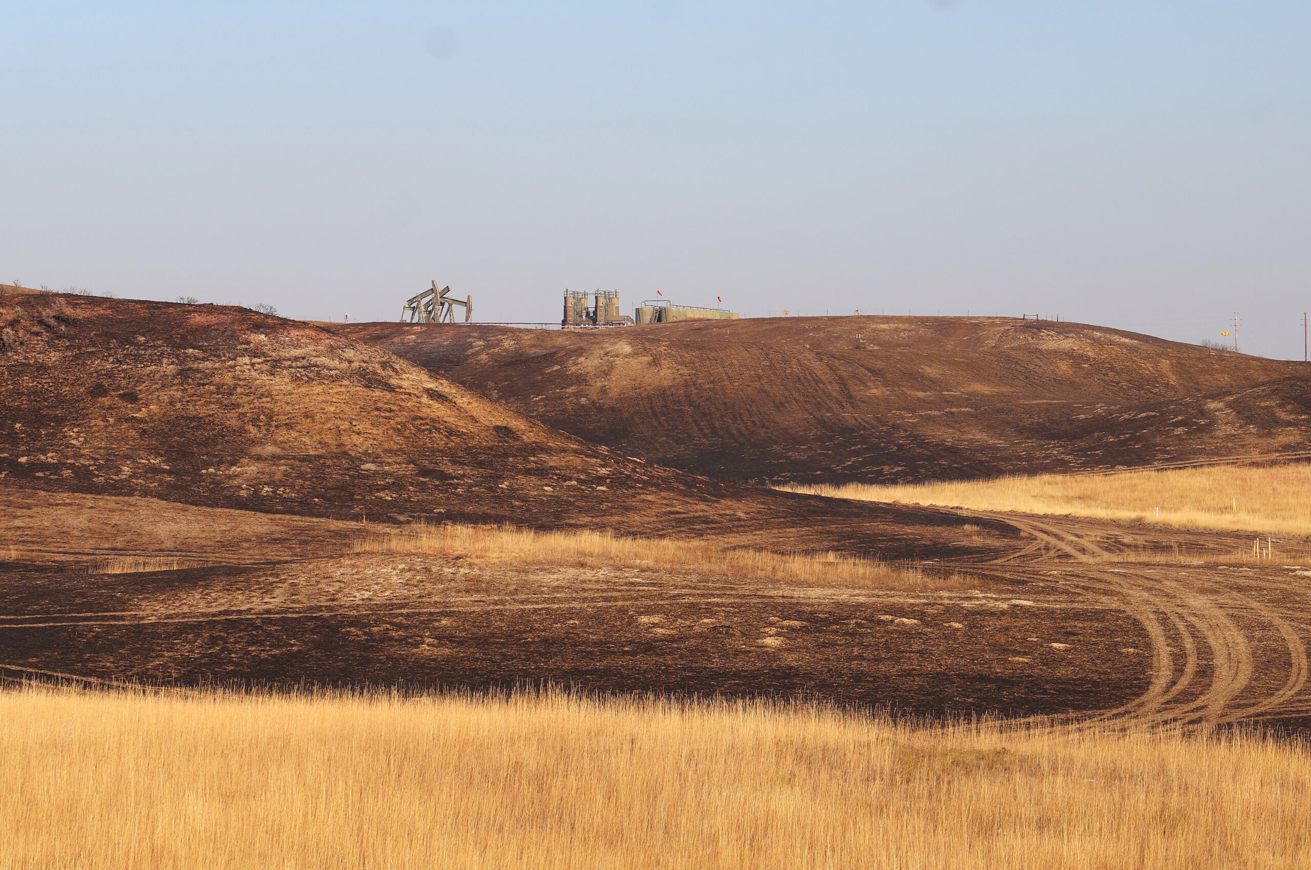 Wildfires cut into oil production; operators agree to some voluntary restrictions Wildfires cut into oil production; operators agree to some voluntary restrictions