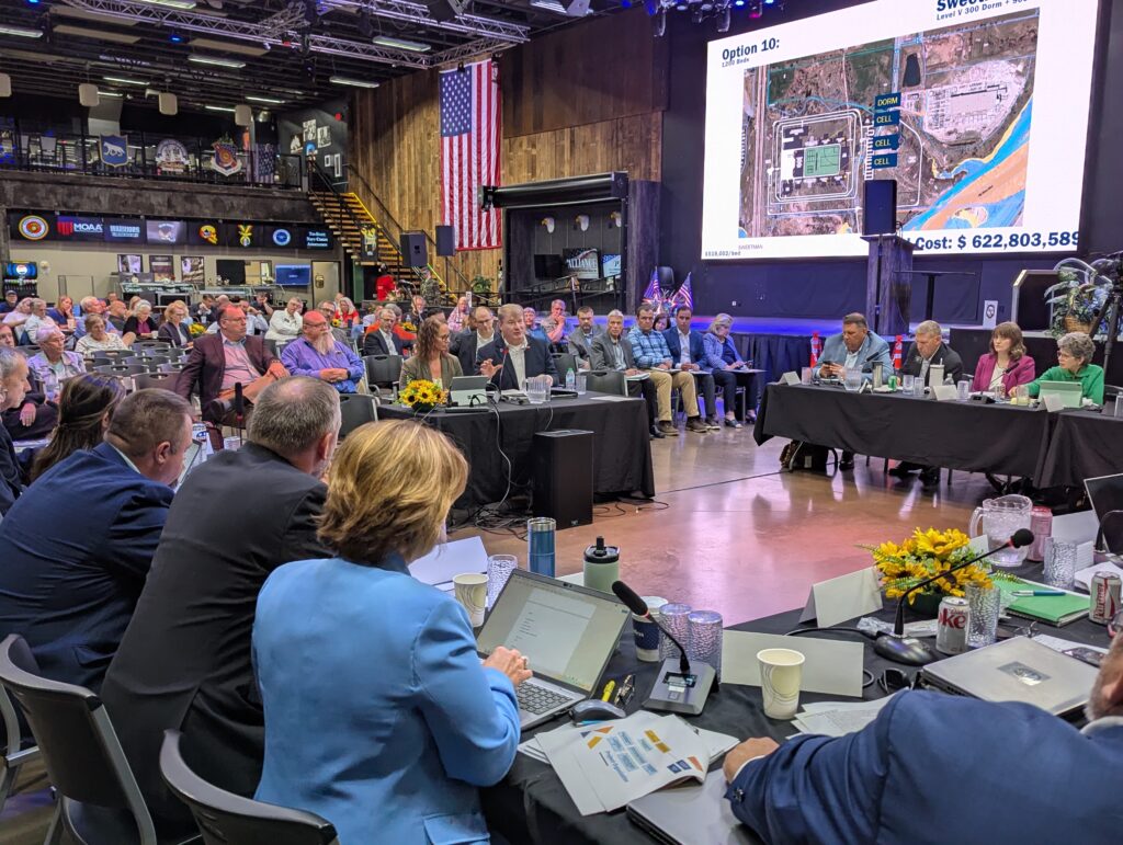 Prison task force picks Sioux Falls, caps price at $650 million for 1,500 beds Prison task force picks Sioux Falls, caps price at $650 million for 1,500 beds