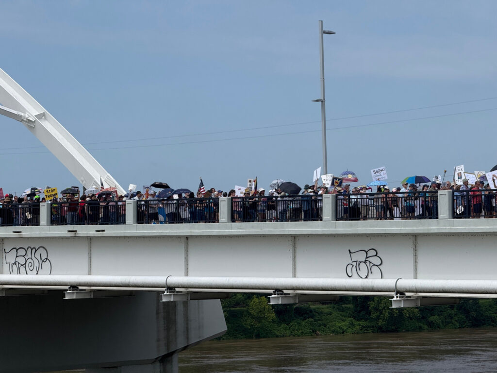 Thousands turn out for Arkansas ‘No Kings’ protests Thousands turn out for Arkansas ‘No Kings’ protests