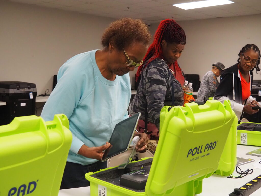 Poll workers emphasize election confidence, customer service Poll workers emphasize election confidence, customer service