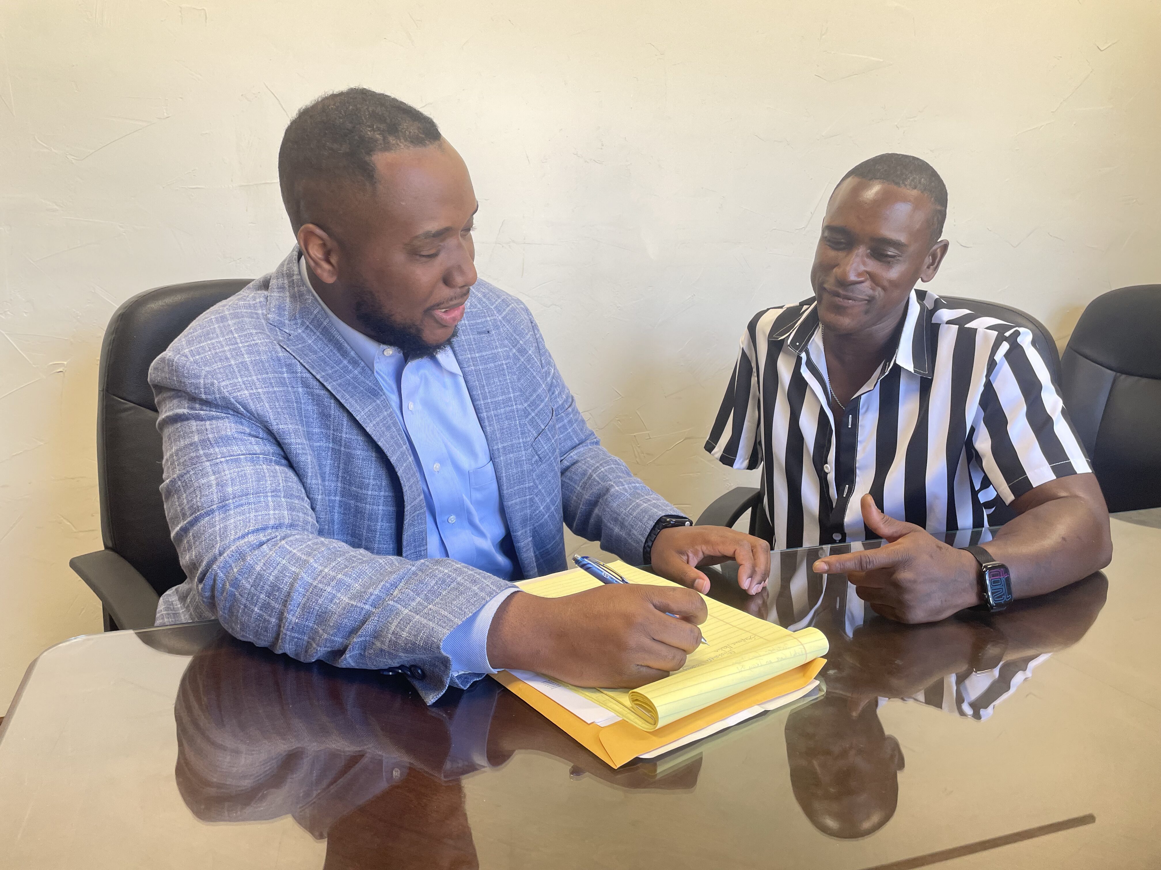 Man who says lack of treatment for broken arm caused amputation settles lawsuit against prison health provider