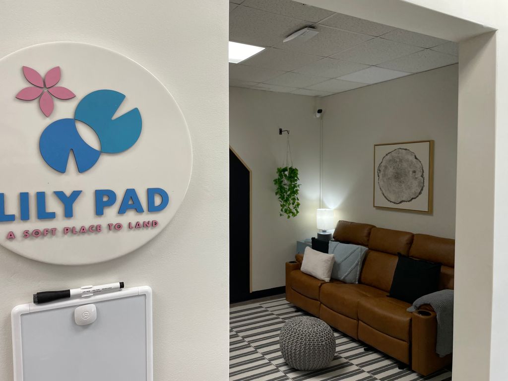 SC foster children often wait in cubicles and conference rooms. A nonprofit is changing that. SC foster children often wait in cubicles and conference rooms. A nonprofit is changing that.