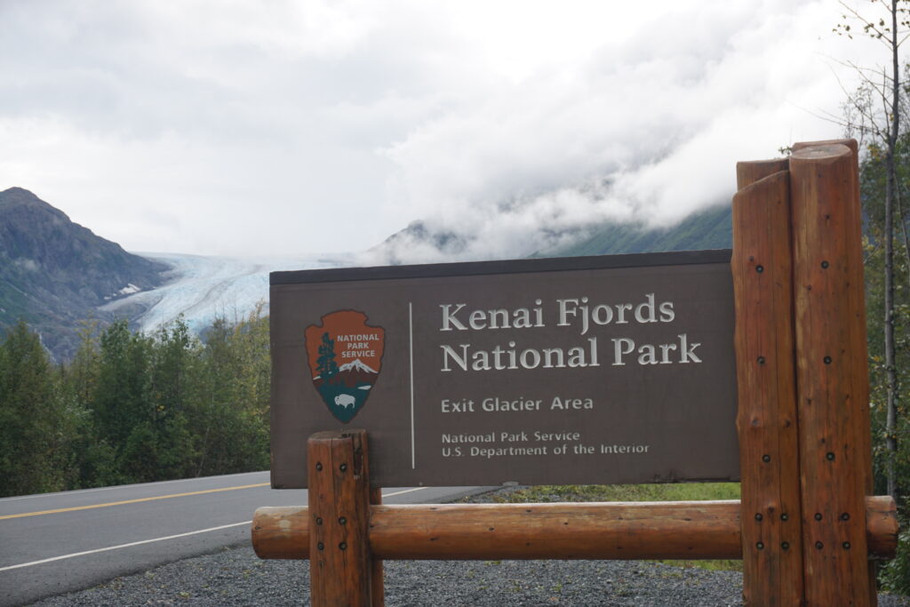 Visitors to Alaska’s national parklands pumped $2.3 billion into the state’s economy, report says Visitors to Alaska’s national parklands pumped $2.3 billion into the state’s economy, report says