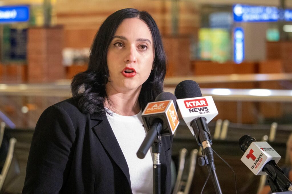 AZ Congresswoman promises to keep oversight pressure on ICE AZ Congresswoman promises to keep oversight pressure on ICE
