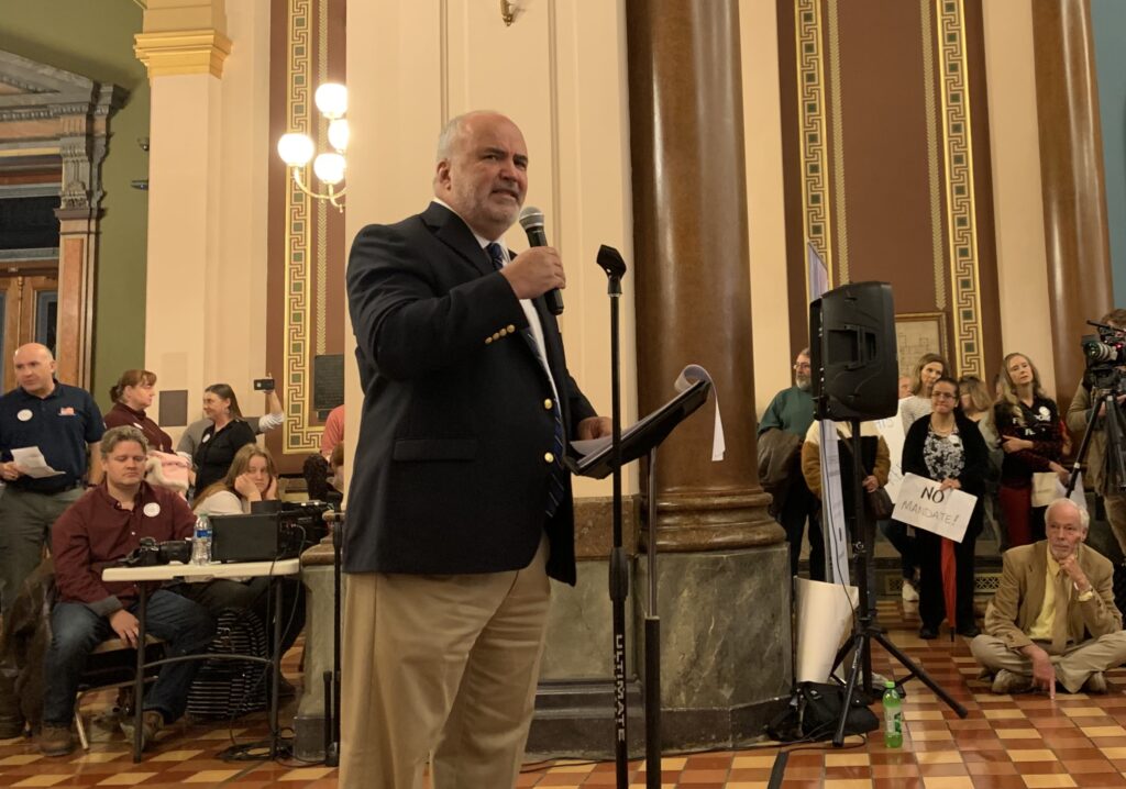 Republican Jim Carlin launches primary bid against U.S. Sen. Joni Ernst in week of campaign kickoffs Republican Jim Carlin launches primary bid against U.S. Sen. Joni Ernst in week of campaign kickoffs