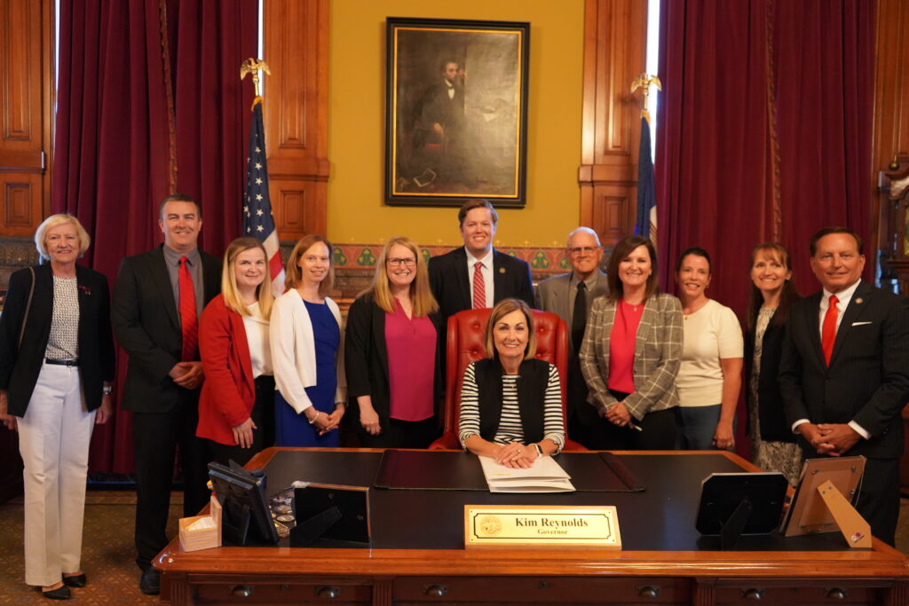 Gov. Kim Reynolds signs bills on election recounts, voter citizenship verification Gov. Kim Reynolds signs bills on election recounts, voter citizenship verification