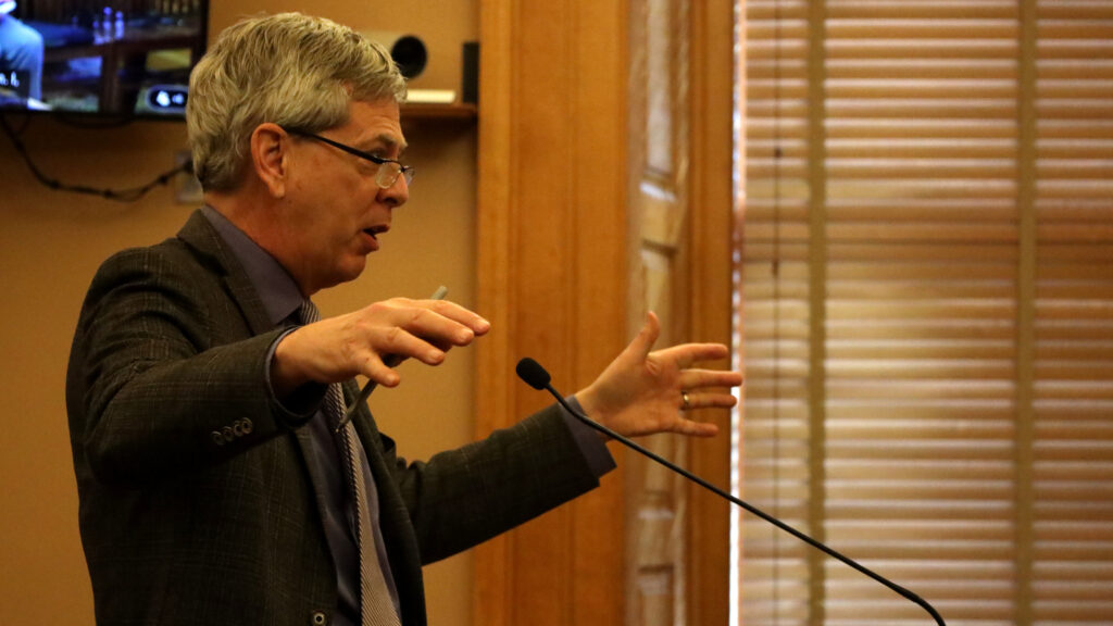 Kansas Senate bill would set Election Day deadline for mail-in ballots Kansas Senate bill would set Election Day deadline for mail-in ballots