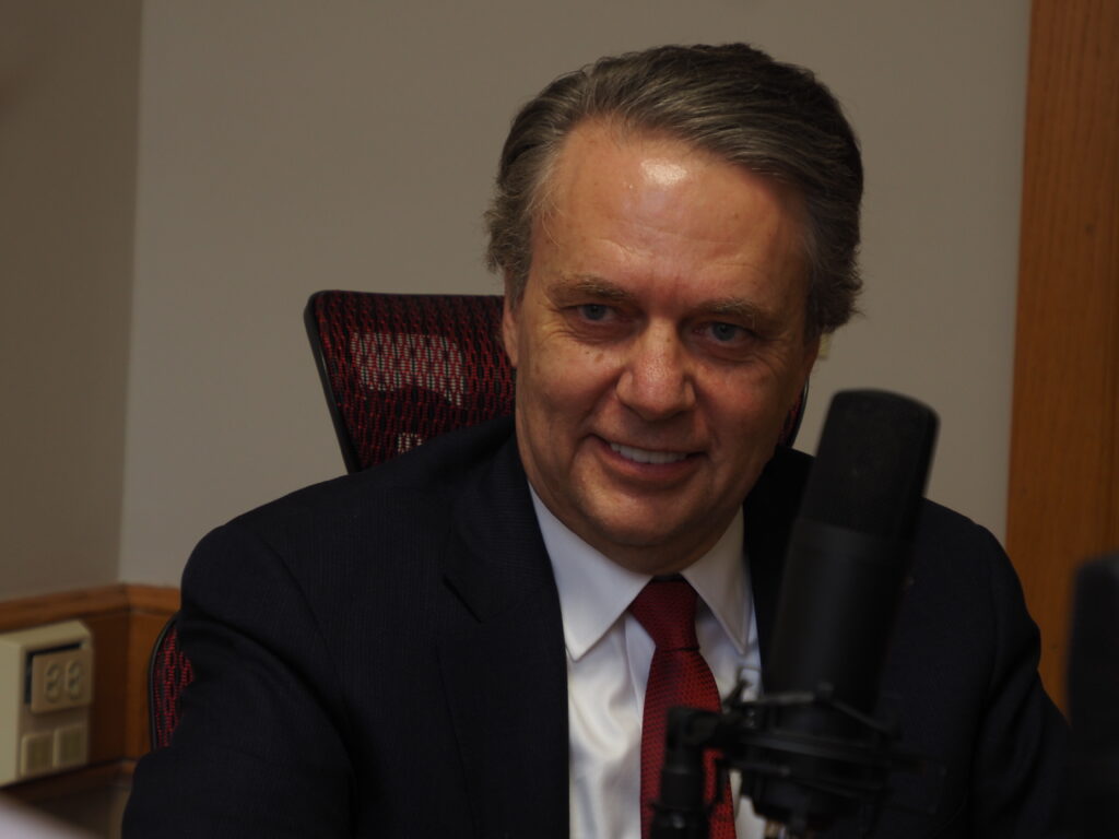 Republican candidate for Kansas governor offering voters a prescription for change