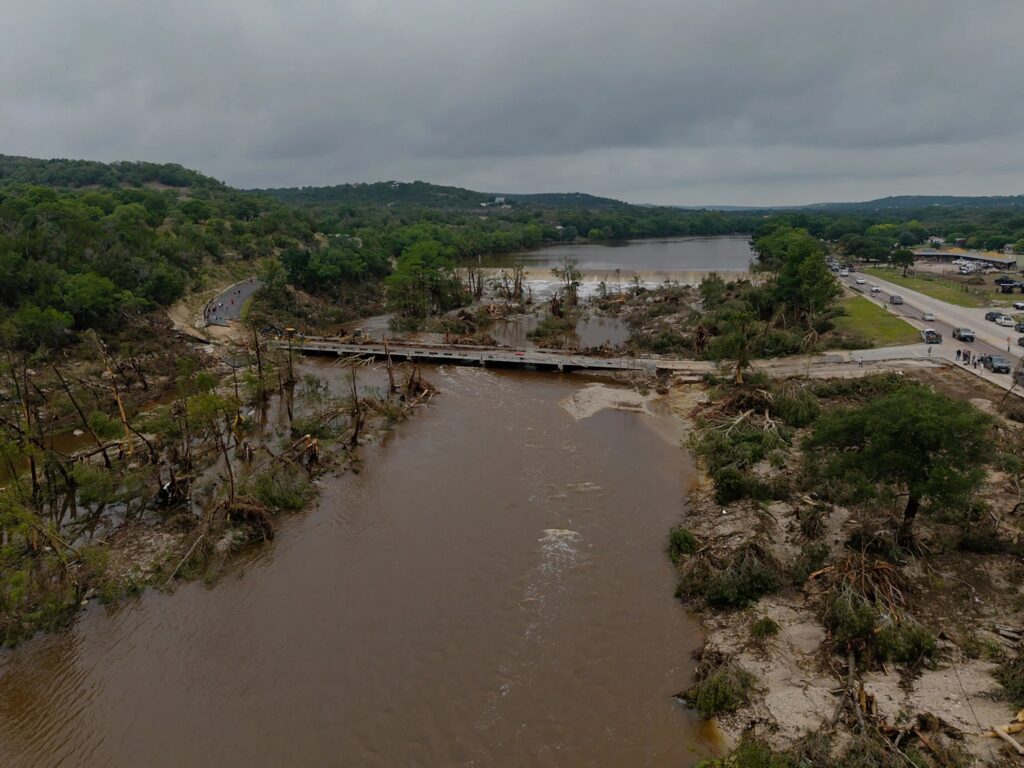 Louisiana sends rescue personnel to aid Texas flood recovery Louisiana sends rescue personnel to aid Texas flood recovery