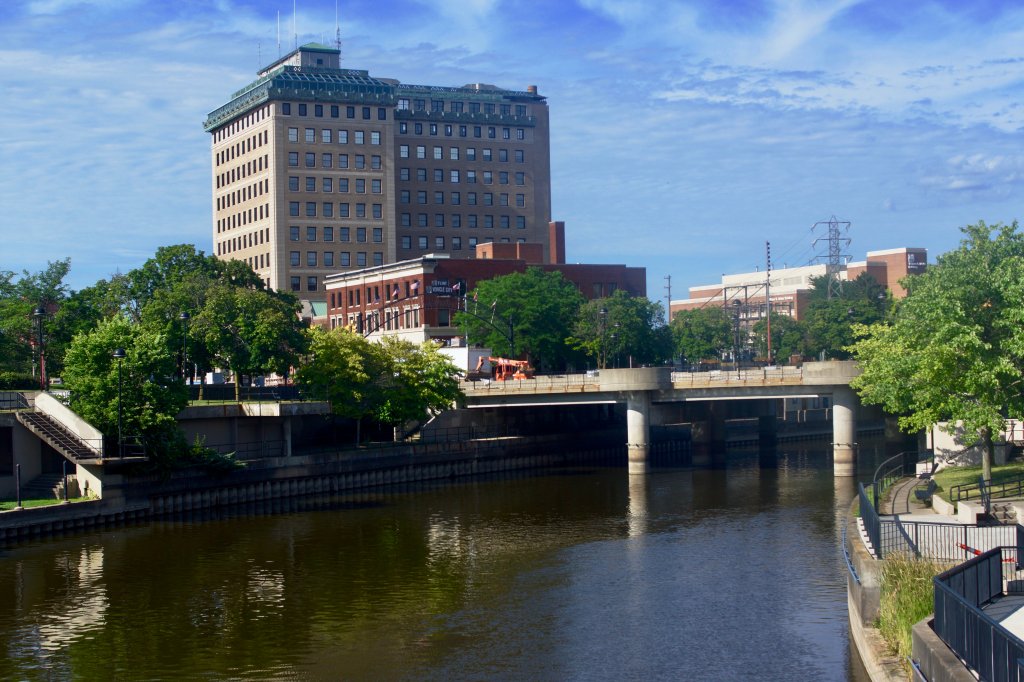 Flint’s drinking water meets higher state safety standard Flint’s drinking water meets higher state safety standard