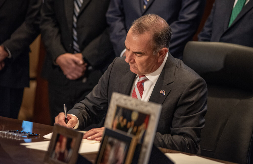 Missouri governor signs bill to study hyperbaric oxygen therapy for veterans Missouri governor signs bill to study hyperbaric oxygen therapy for veterans