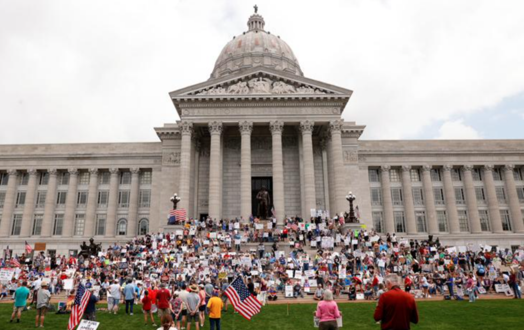 Anti-Trump ‘No Kings’ rallies draw thousands to peaceful protests across Missouri Anti-Trump ‘No Kings’ rallies draw thousands to peaceful protests across Missouri