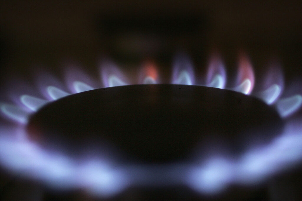 Southwest Gas bills to drop statewide beginning in July Southwest Gas bills to drop statewide beginning in July