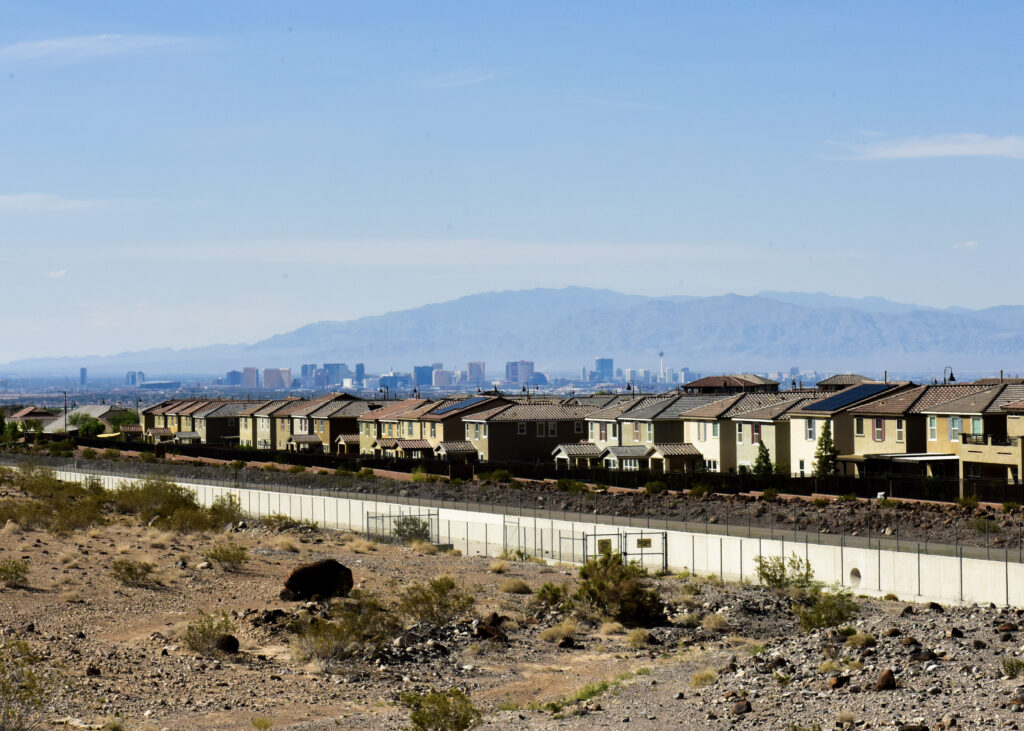 Las Vegas sprawl at a crossroads Las Vegas sprawl at a crossroads