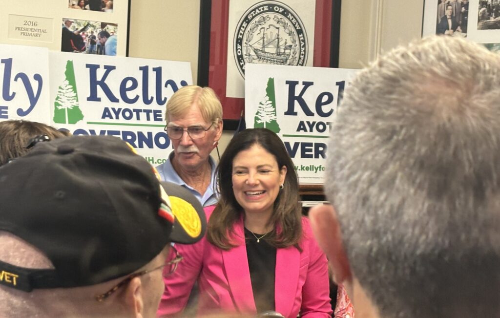 Ayotte beats Morse to claim Republican nomination for governor Ayotte beats Morse to claim Republican nomination for governor