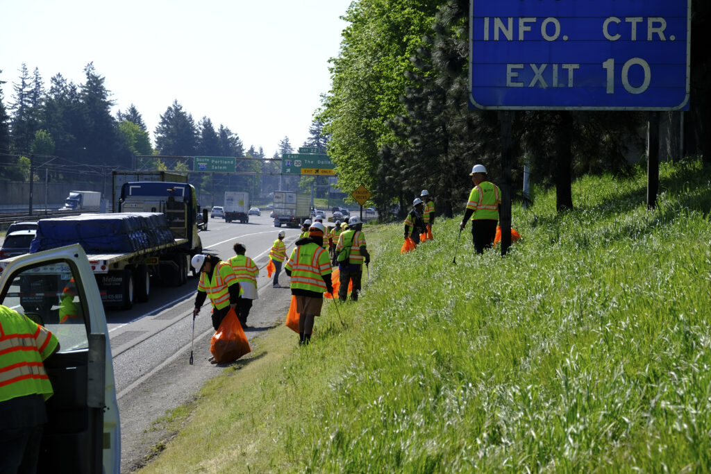 Oregon’s highway cleanup crew loses their jobs after transportation package fails Oregon’s highway cleanup crew loses their jobs after transportation package fails