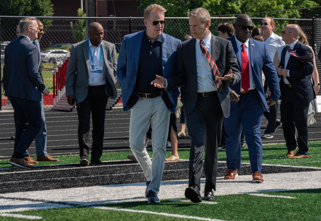 Gov. Lee makes pitch to bring Super Bowl to new Titans stadium, NFL commissioner plays coy Gov. Lee makes pitch to bring Super Bowl to new Titans stadium, NFL commissioner plays coy