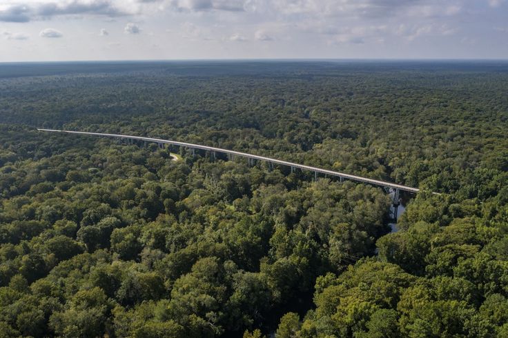 Private company controls access to public land at Florida national park Private company controls access to public land at Florida national park