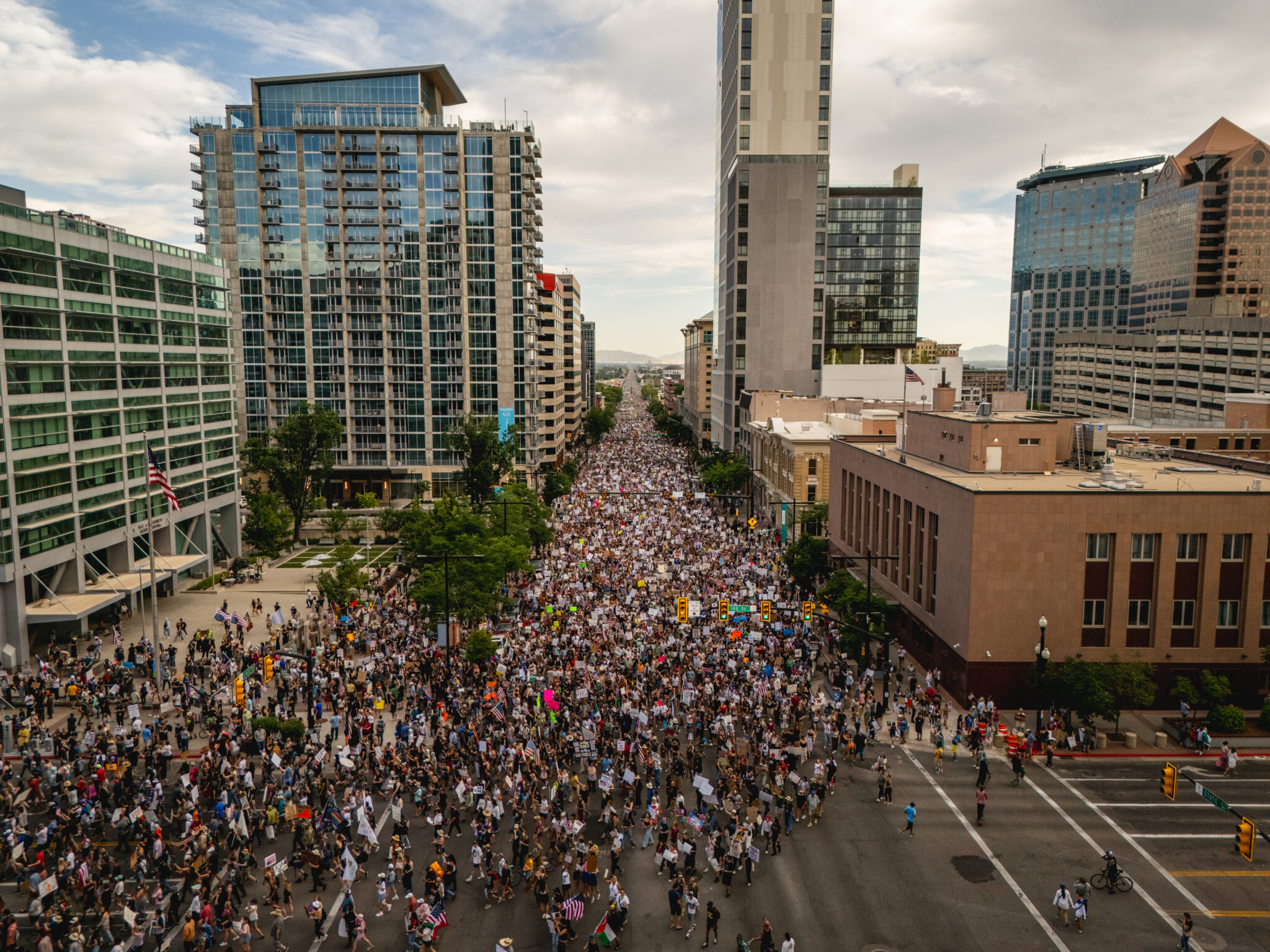 2 people shot, including suspect in custody, during ‘No Kings’ protest in Salt Lake City, Utah Before the shots rang out, nonviolence and unity defined ‘No Kings’ protest