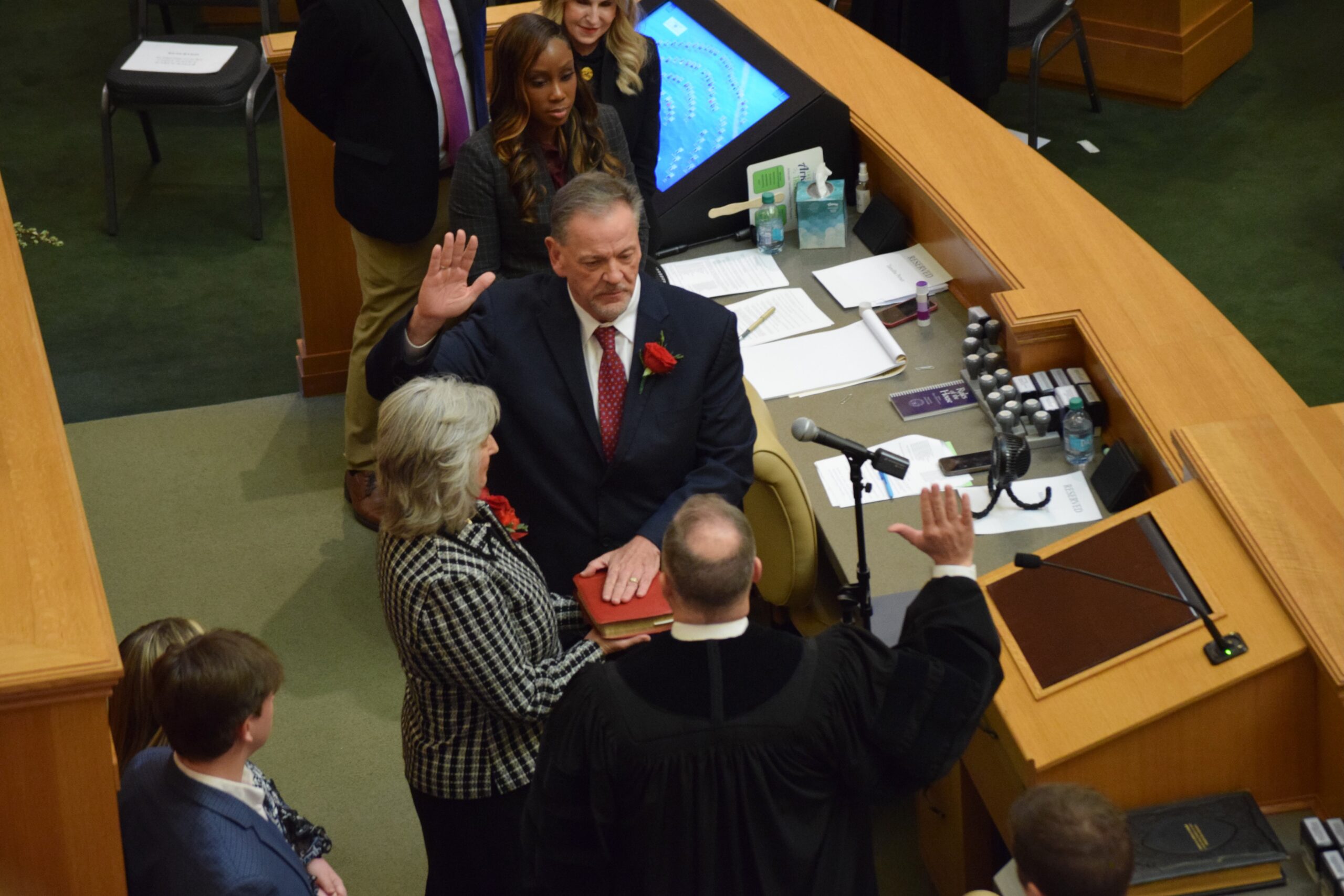 New House Speaker, new and reelected lawmakers ring in Arkansas’ 2025 legislative session Arkansas Supreme Court Justice Shawn Womack swears in Rep. Brian Evans as the new House Speaker