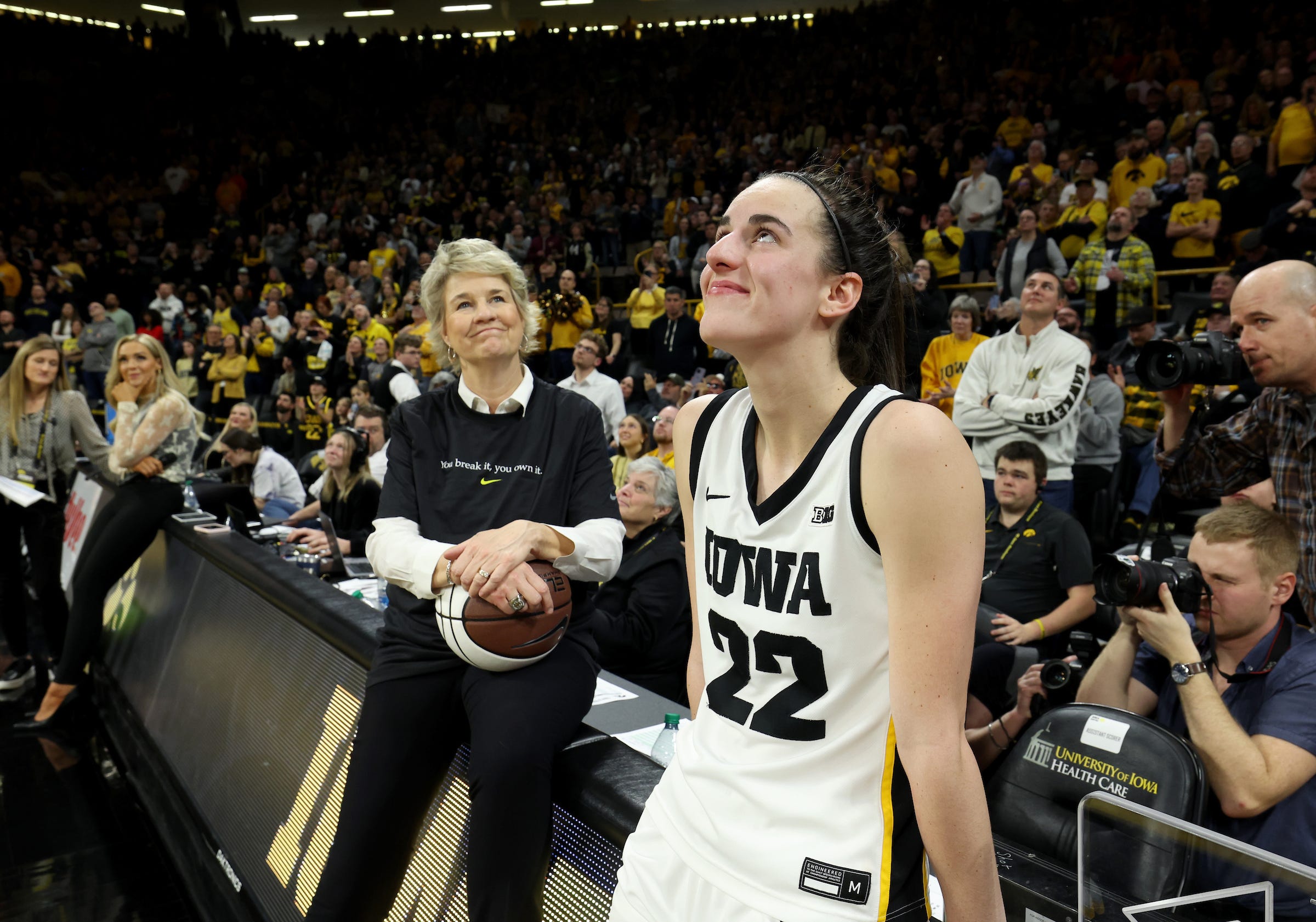 From an empty office to jam-packed arenas, Lisa Bluder’s career had it all From an empty office to jam-packed arenas, Lisa Bluder’s career had it all