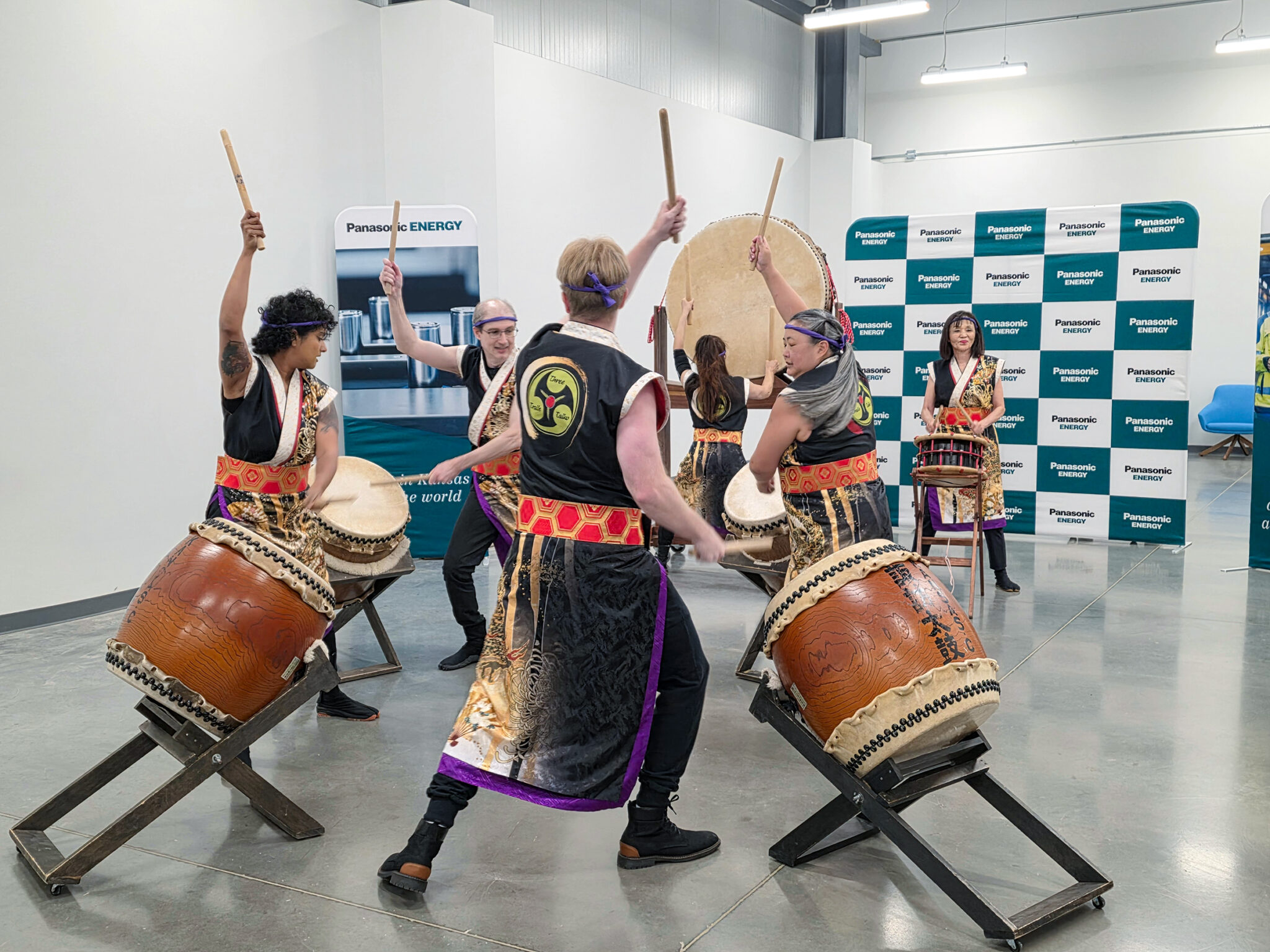 Panasonic’s vision for massive Kansas battery plant becomes reality with grand opening Performers welcome visitors to a tour of the new Panasonic electric vehicle battery plant with a rendition of a traditional Japanese drum performance.