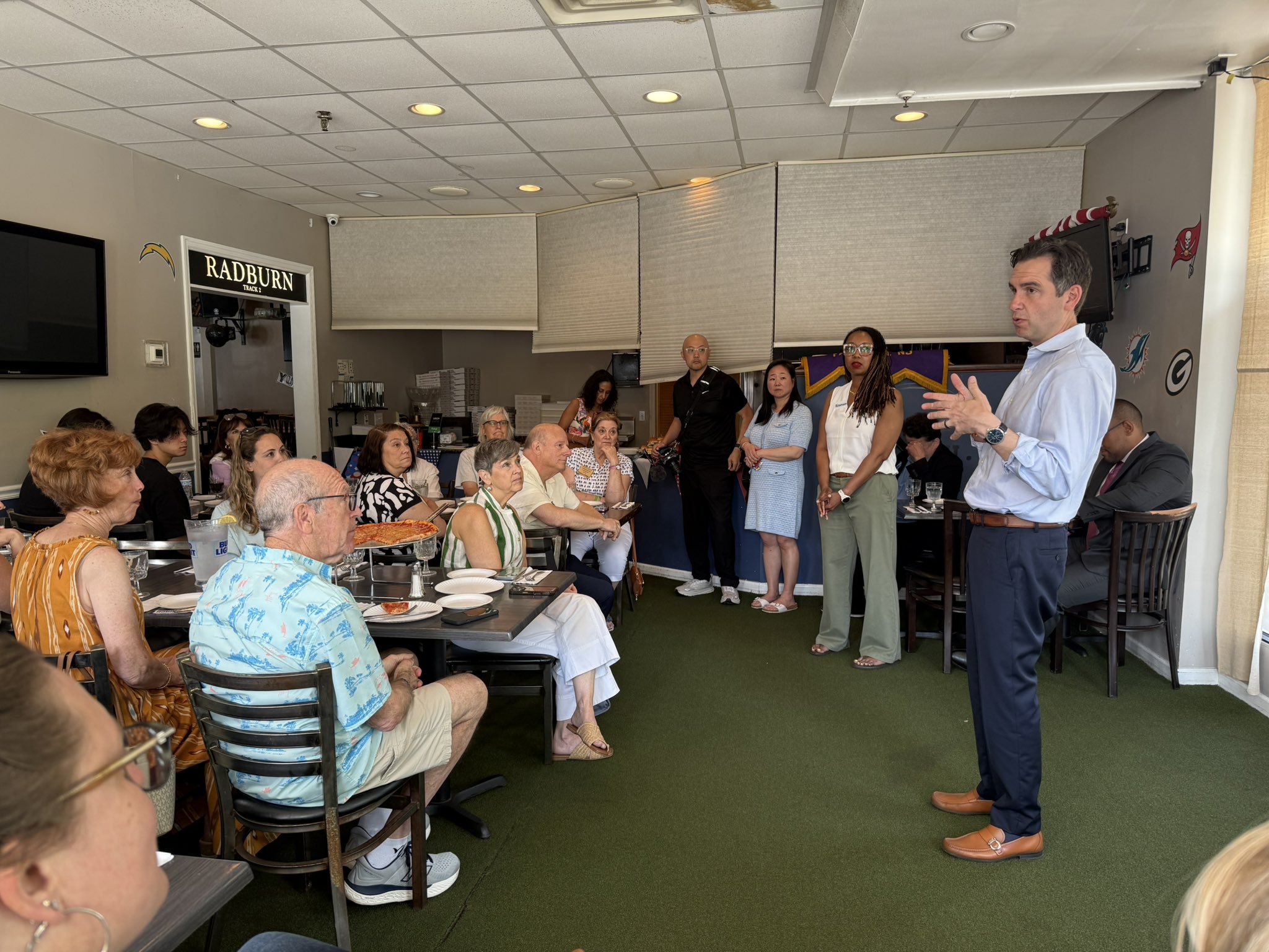 Governor hopefuls make final pitches as wild primary nears end Governor hopefuls make final pitches as wild primary nears end