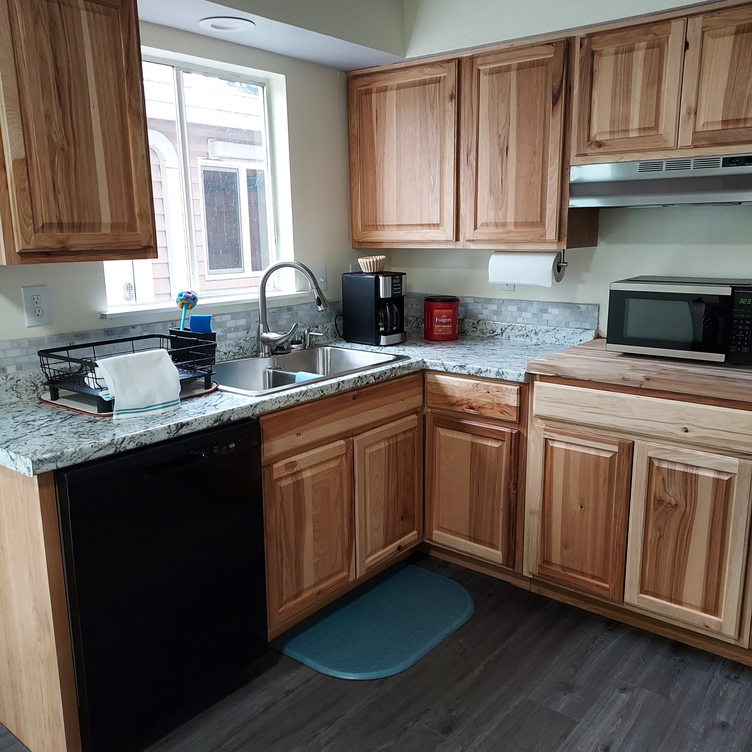 Oregon lawmaker wants to expand emergency housing program for people with addictions A kitchen in an apartment that provides waitlist emergency housing in Medford for people waiting for residential addiction treatment. OnTrack Rogue Valley operates a facility that can serve 10 people. (Courtesy of OnTrack Rogue Valley)