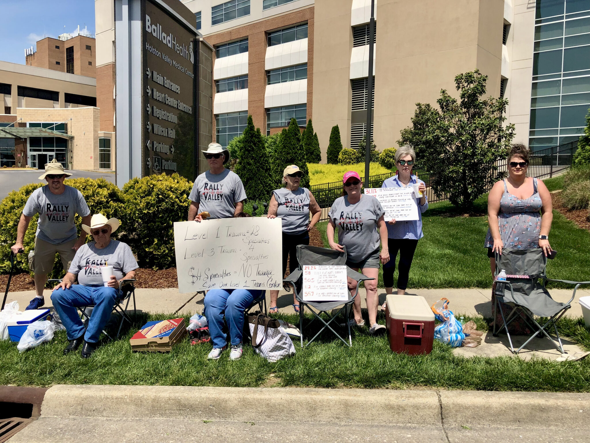 Tennessee Tries To Rein In Ballad’s Hospital Monopoly After Years of Problems Protesters gather in opposition to the closure of the neonatal intensive care unit at Holston ValleyMedical Center, a Ballad Health hospital, in 2019. (Photo: Dani Cook)