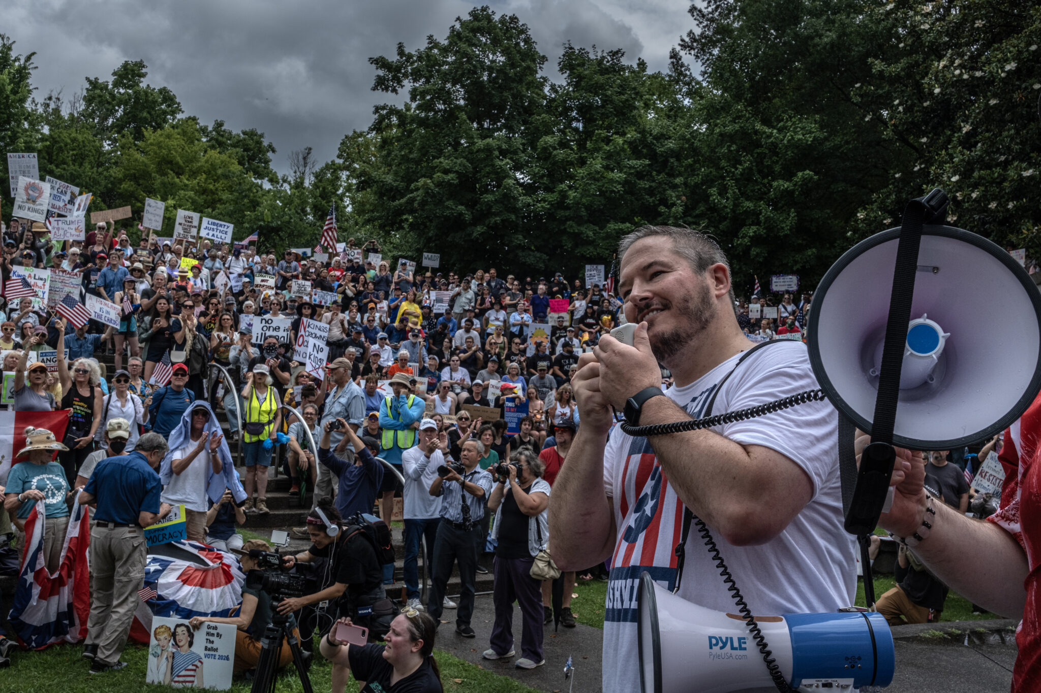Thousands fill Nashville park for peaceful ‘No Kings’ protest in shadow of Tennessee Capitol "We’re here today for the flag that 250 years ago fought against tyranny, took on and took down slavery, for the flag that liberated Europe from Nazis," said Sen. Jeff Yarbro, a Nashville Democrat. (Photo: John Partipilo/Tennessee Lookout)