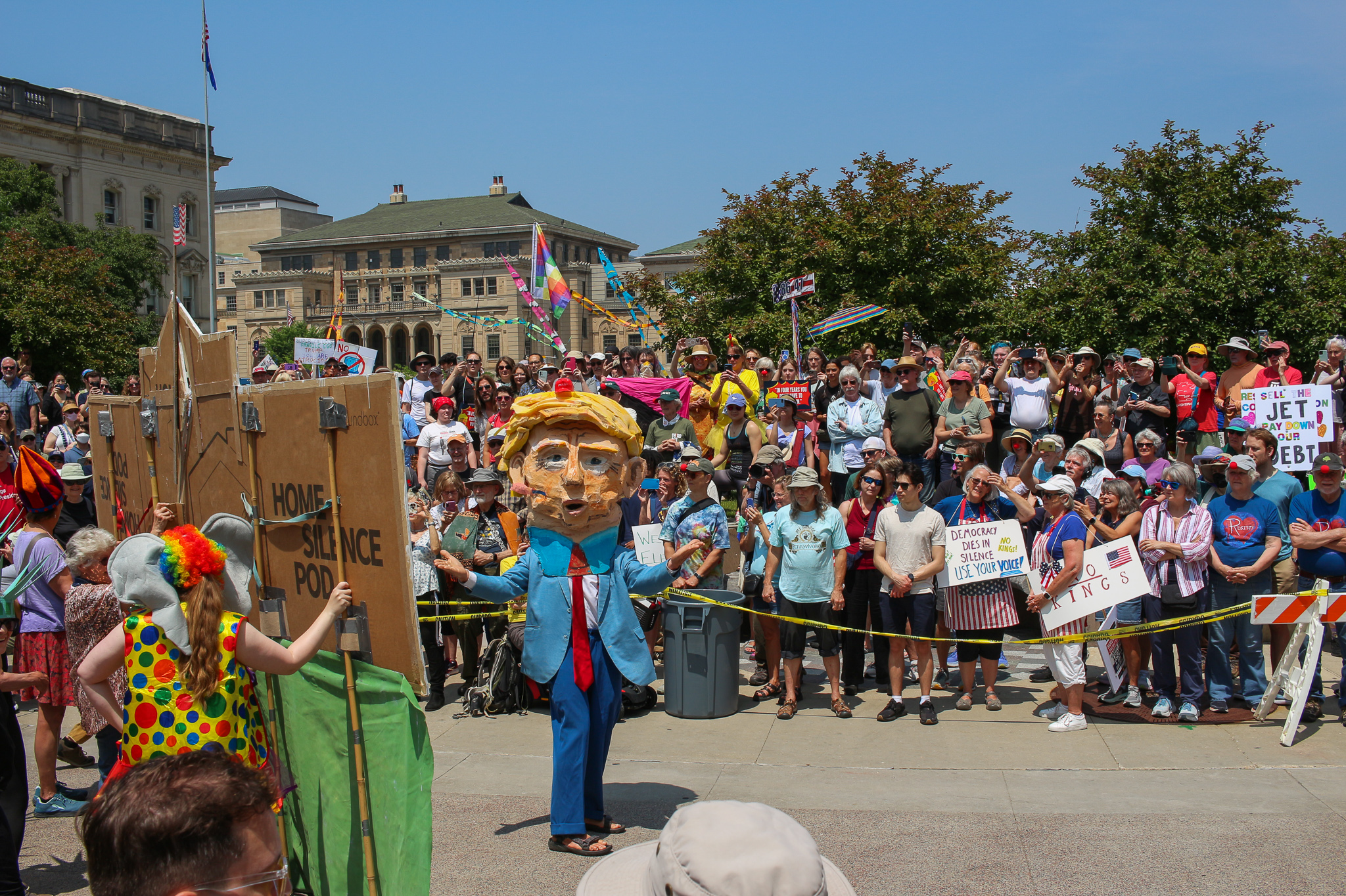 Thousands join nationwide ‘No Kings’ protests against Trump in Madison and Milwaukee Thousands join nationwide ‘No Kings’ protests against Trump in Madison and Milwaukee