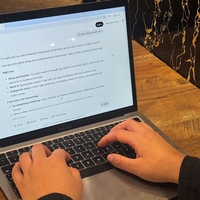 A person typing to chatgpt asking for advice.