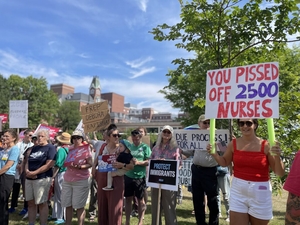Union members, local leaders call on MaineHealth to help secure release of detained nurse