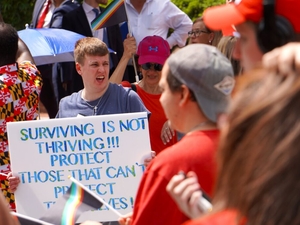 Advocates, protesters voice frustration over redistricting special session