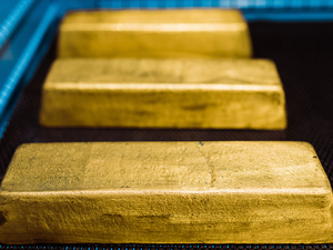 A new gold rush: States stockpile bars, encourage gold-backed debit cards