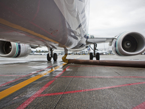 WA delegation jets off to UK airshow, hoping new deals will take flight