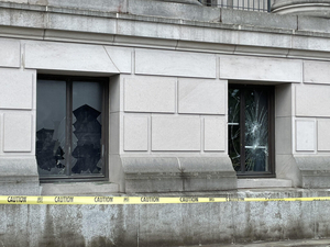 Man arrested after shattering windows at WA state Capitol, authorities say