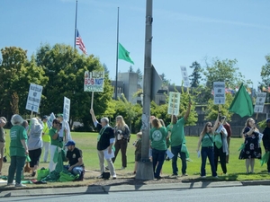 WA state workers stage walkout amid clash over pay demands