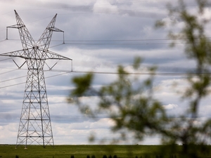 Texas lawmakers want to halt plan to build high-voltage transmission lines across the state