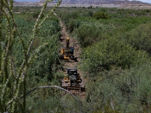 What to know about possible border barriers in Big Bend