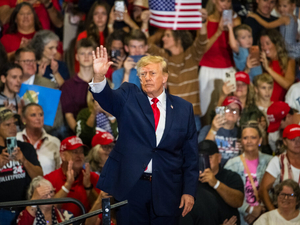 Trump midterm rally draws thousands of supporters to Oklahoma town
